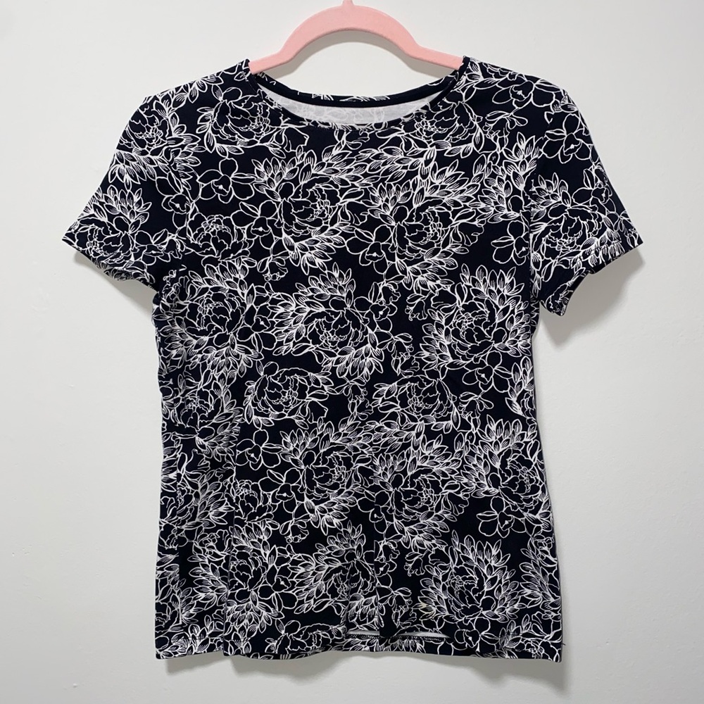 Beautiful & Bold Black & White Floral Print Thick Soft Cotton Fitted T-Shirt